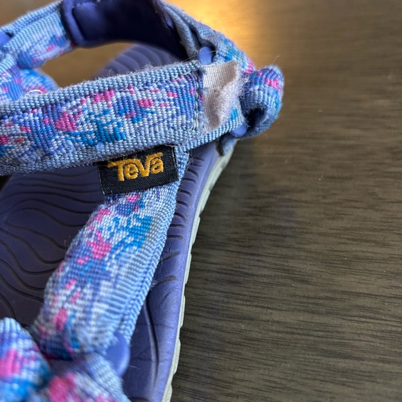 Teva Hurricane XLT2 Purple Strappy Outdoor
Water Hiking Sandals - Picture 3 of 6